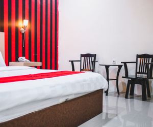 RedDoorz Plus near Mall Panakukang Makassar Indonesia
