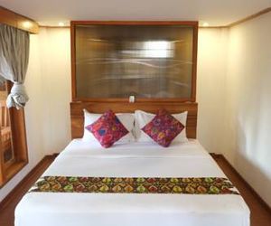 OYO 1099 Bandini Riverside Cottage Mataram Indonesia