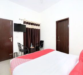 NearBy Hotel