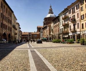"Piazza Vittoria"Pavia SPLENDIDA Dimora Pavia Italy