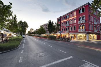 Hotel Photo 22