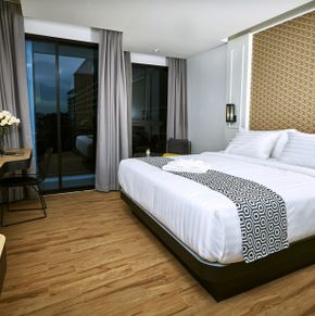 NearBy Hotel