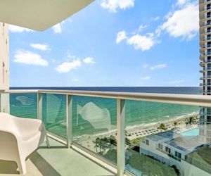 2 BEDROOMS CONDO WITH A GREAT OCEAN VIEW! Hollywood United States