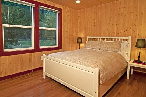 Money Creek Lodge – Five Bedroom Cabin with Hot Tub