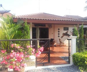 Debbies House.FREE WIFI BBQ GRILL close to Beach. Ban Amper Thailand