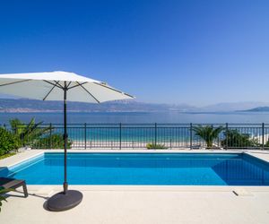 Beach Apartment Slatine 6+2 mit Pool B1 Slatine Croatia