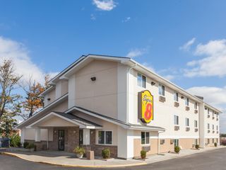 Hotel pic Super 8 by Wyndham Latham/Albany Airport