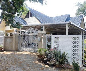 Big house with 3 bedrooms for 6-8 members Udon Thani City Thailand