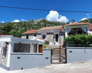Apartments with a parking space Milovac (Paklenica) - 15168 Starigrad Croatia