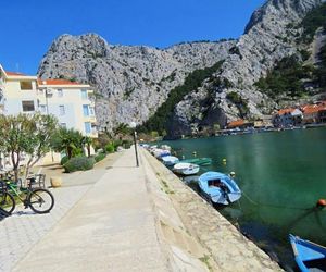 Mitra Zonata Blue Omis Croatia
