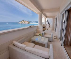 Petras Beachfront Penthouse Sveti Stefan Montenegro