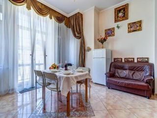 Mike Ryss' Royal Apartment