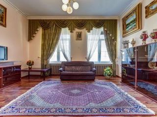 Mike Ryss' Royal Apartment