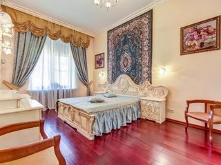 Mike Ryss' Royal Apartment
