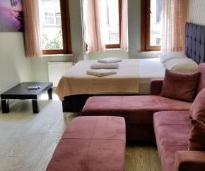 NearBy Hotel