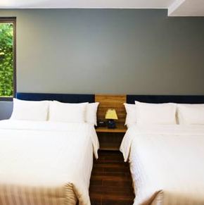 NearBy Hotel