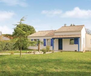 Three-Bedroom Holiday Home in St Maixent sur Vie Saint-Reverend France