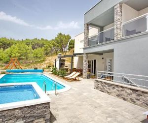 Villa Sara with Sea View and Private Heated Pool Duce Croatia