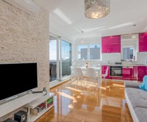 Fucshia dreams, brand new penthouse for 8 Novaglia Croatia