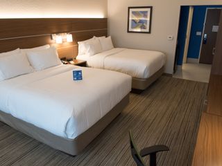 Фото отеля Holiday Inn Express & Suites - Merrillville, an IHG Hotel