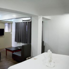 NearBy Hotel