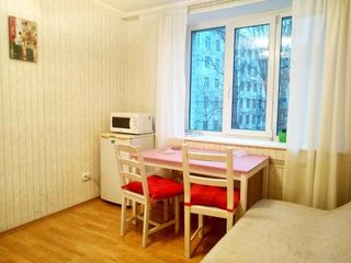 Bolsheokhtinsky 22 White Doors, Большеохтинский 22 корпус 2