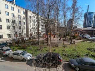 Bolsheokhtinsky 22 White Doors, Большеохтинский 22 корпус 2