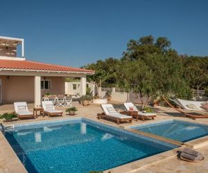 Filothei Beach House with pool Kalamaki Greece