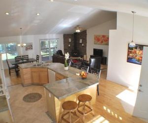 Big Toms Cabin by Yosemite, lake and trails Groveland United States