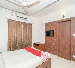 NearBy Hotel