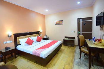 OYO 11494 Hotel Marc