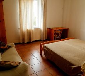 NearBy Hotel