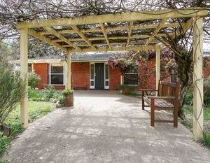 Cherry Lane - 3 Bedroom Brick Home Bright Australia