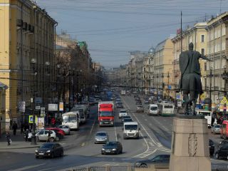 Невский пр., центр, метро, 6 гостей, 3 спальни.