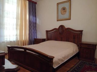 Невский пр., центр, метро, 6 гостей, 3 спальни.