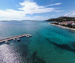 Relaxing whole top floor apartment by the sea Zaboric Croatia
