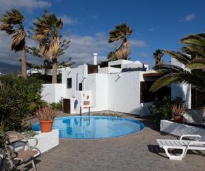 Nice little house with pool, seaview big sunterrace for 4 pers. Arico Spain