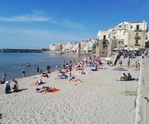 casa nica sul mare house on the sea Cefalu Italy