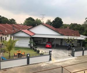 Jiaxin Homestay 家馨民宿JP Pedana Ulu Tiram Malaysia