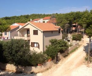 Seaside family friendly house with a swimming pool Cove Osibova (Brac) - 2837 Milna Croatia