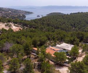 Family friendly house with a swimming pool Cove Koramaslinova - Koromaslinova (Brac) - 15479 Milna Croatia