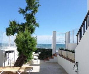 Apartamento primera linea de playa WIFI gratis Casas Devesa Spain