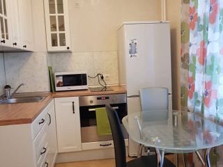 Comfortable flat 10 minutes to metro Komendantski