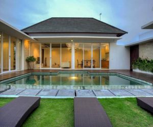 2 BDR Villa Umah putih at Canggu Seseh Indonesia