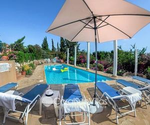 Wonderful quiet area,Complete Privacy,Large Pool, Colorful Garden, jacuzzi/Sauna Peyia Cyprus