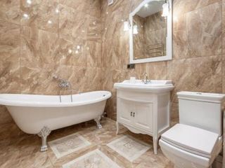 Luxury 5 rooms apt on Nevskiy 130