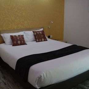 NearBy Hotel