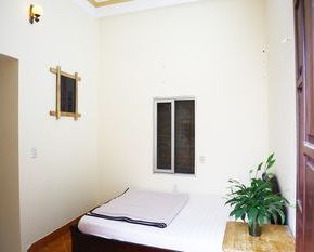 NearBy Hotel