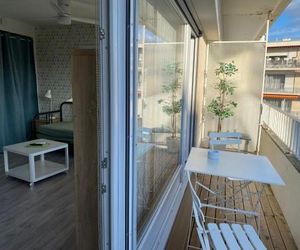 Studio Amicie, près centre, balcon, linge et ménage Reims France