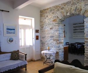 Luxury 100 m2 house in the centre of Naxos Akhapsi Greece